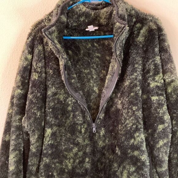 LuLaRoe Nancy Sherpa Fuzzy Teddy Jacket with Half Zip Size Medium - Picture 3 of 12